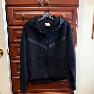 Nike WN Tech Fleece black Full Zip Hoodie.